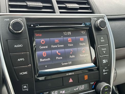 Used 2016 Toyota Camry XLE image 23