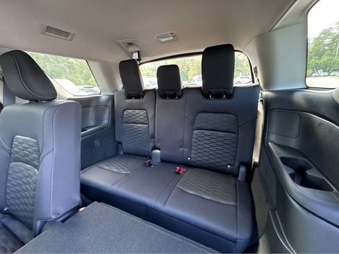 Certified 2025 Nissan Pathfinder SV w/ SV Premium Package FWD image 31
