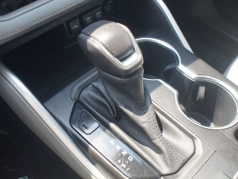 Used 2021 Toyota Highlander XLE AWD/4WD image 12