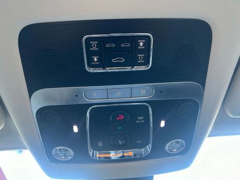 Used 2021 Bentley Flying Spur W12 image 13