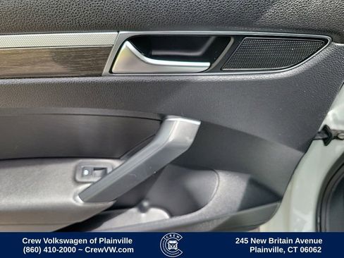 Used 2018 Volkswagen Passat 2.0T SE FWD image 48
