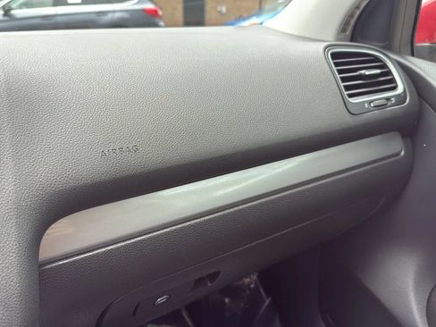 Used 2013 Volkswagen Golf 4-Door FWD image 35