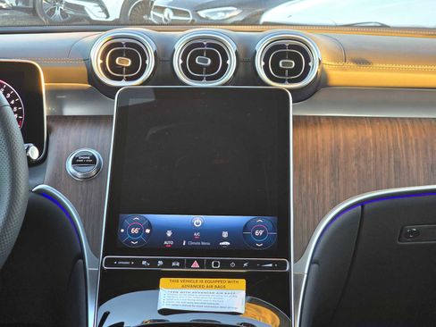New 2025 Mercedes-Benz GLC 350e 4MATIC image 17