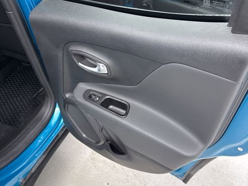 Used 2022 Jeep Renegade Altitude w/ Convenience Group image 35