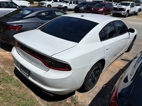 Used 2019 Dodge Charger SXT RWD image 8