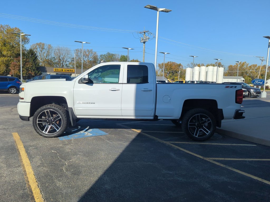 Used 2017 Chevrolet Silverado 1500 LT w/ All Star Edition AWD/4WD image 6