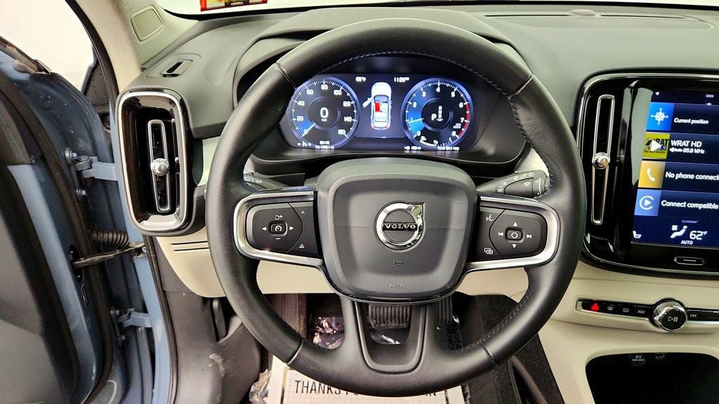 Used 2020 Volvo XC40 T5 Momentum AWD/4WD image 13