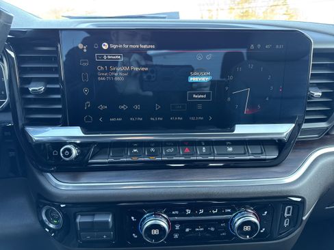 Used 2025 GMC Sierra 1500 SLT image 13