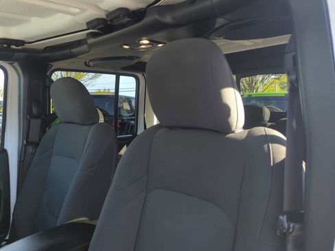 Used 2022 Jeep Gladiator Sport AWD/4WD image 15