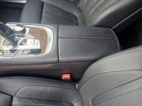 Used 2019 BMW 740i w/ Executive Package RWD image 8