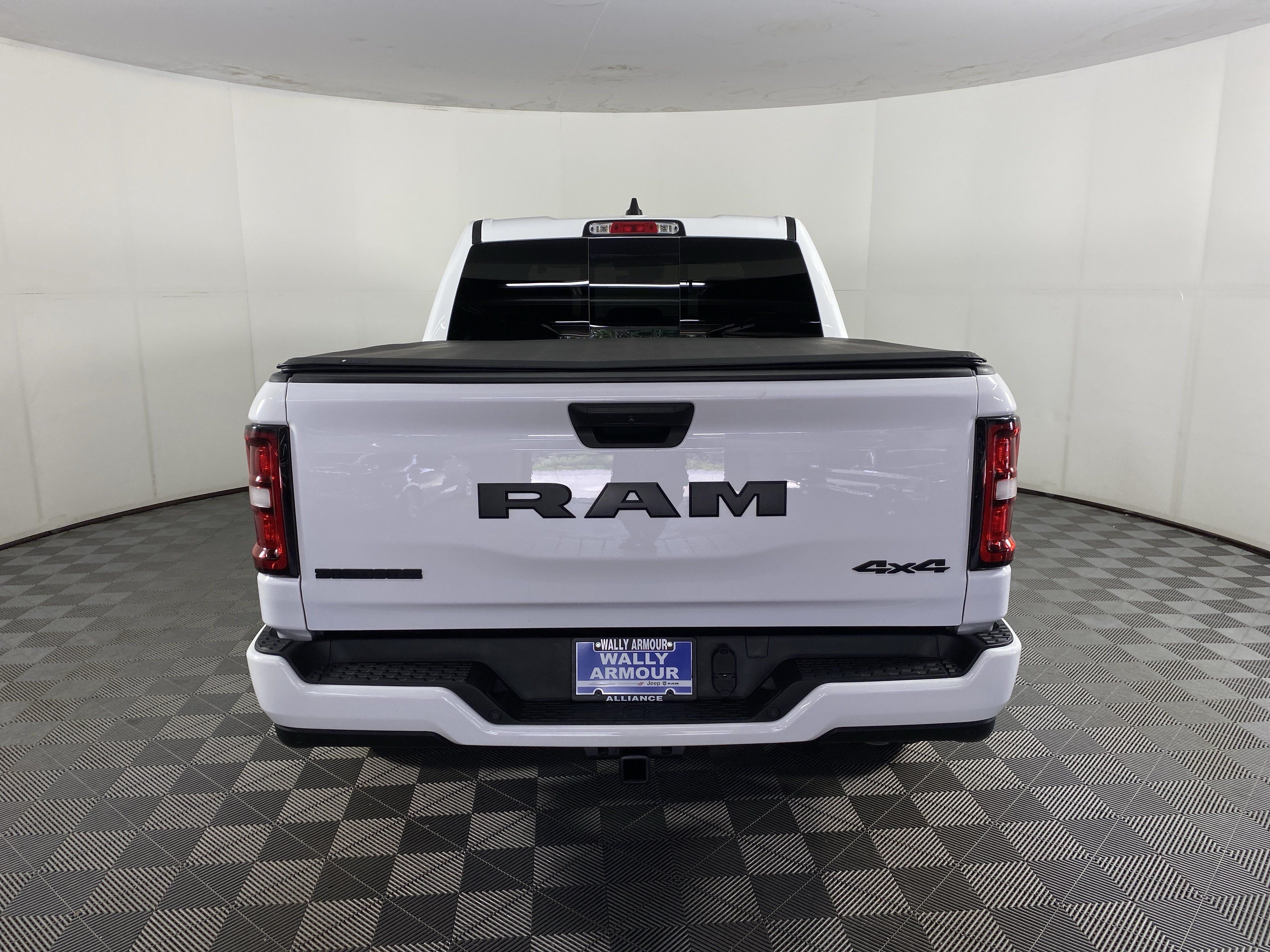 Used 2025 RAM 1500 Big Horn AWD/4WD image 9