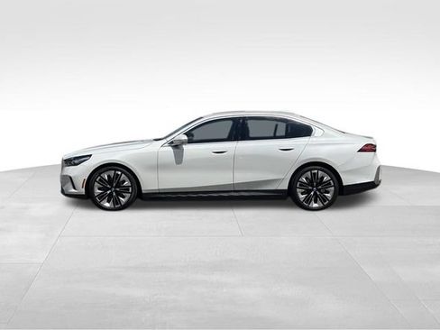 Used 2024 BMW i5 eDrive40i w/ Premium Package RWD image 2