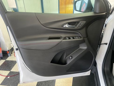 Used 2023 Chevrolet Equinox RS AWD/4WD image 36