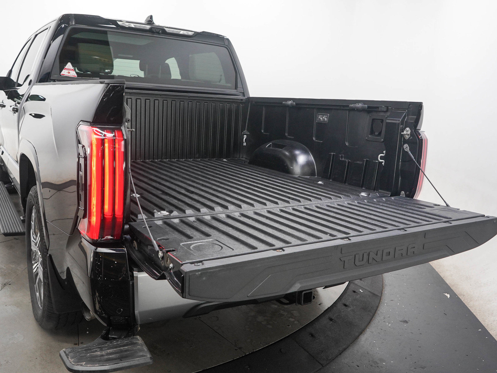 Used 2023 Toyota Tundra Capstone AWD/4WD image 9