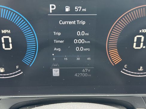 Certified 2025 Hyundai Kona SEL AWD/4WD image 7