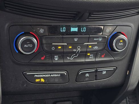 Used 2017 Ford Escape SE w/ SE Cold Weather Package FWD image 19