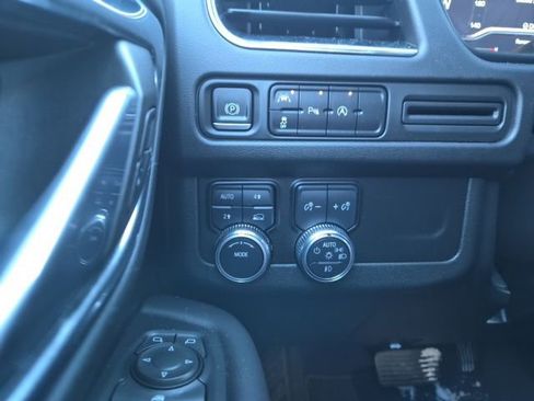 Used 2023 GMC Yukon XL SLT image 35