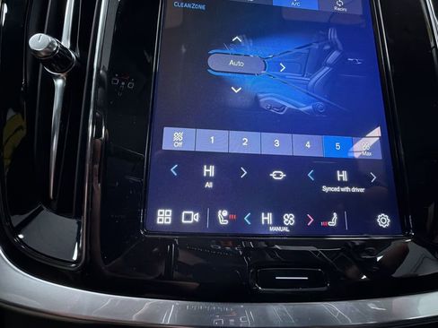 Used 2025 Volvo V60 B5 Cross Country Plus image 16