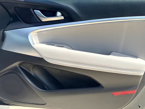 Used 2023 Genesis G70 2.0T RWD image 16