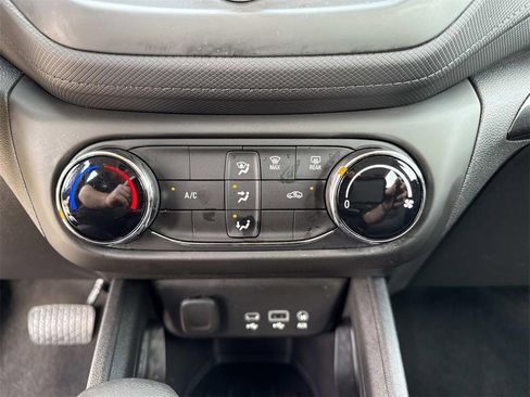 Used 2023 Chevrolet TrailBlazer LS image 19