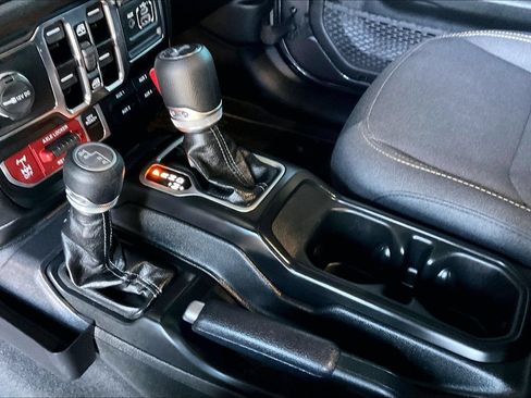 Used 2025 Jeep Wrangler Unlimited Sport AWD/4WD image 16