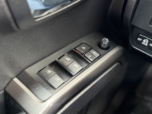 Used 2023 Toyota Tacoma TRD Off-Road image 17