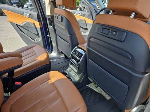 Used 2022 BMW X7 xDrive40i w/ Premium Package AWD/4WD image 11