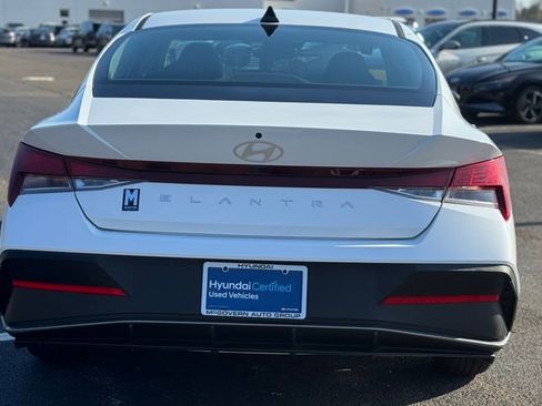 Certified 2025 Hyundai Elantra SE FWD image 4
