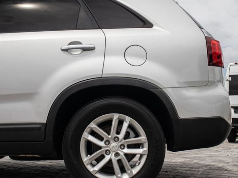 Used 2014 Kia Sorento LX FWD image 28