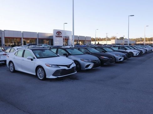 Used 2022 Toyota Camry SE image 23