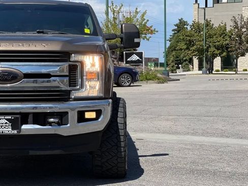 Used 2017 Ford F250 Lariat w/ Lariat Ultimate Package AWD/4WD image 11