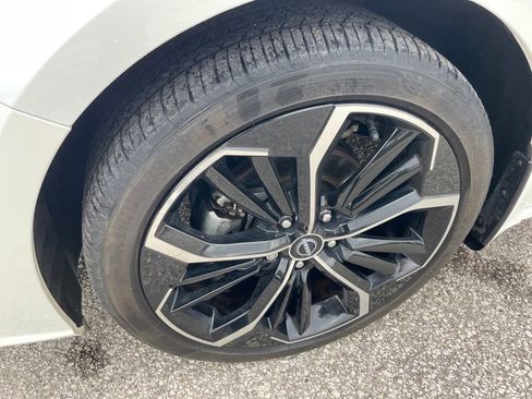 Used 2023 Nissan Altima 2.5 SR AWD/4WD image 8
