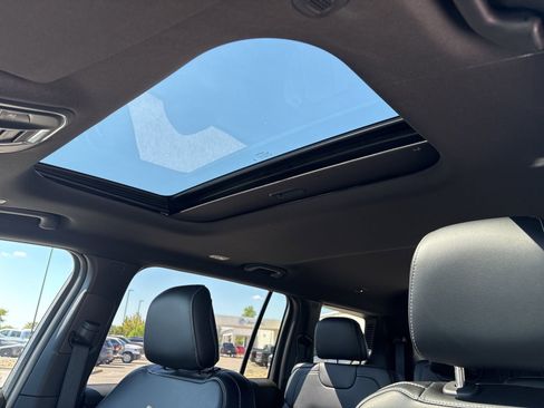 New 2025 Jeep Grand Cherokee L Altitude image 10