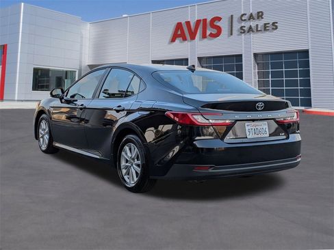 Used 2025 Toyota Camry LE image 9