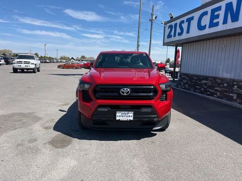 Used 2025 Toyota Tacoma SR5 AWD/4WD image 2