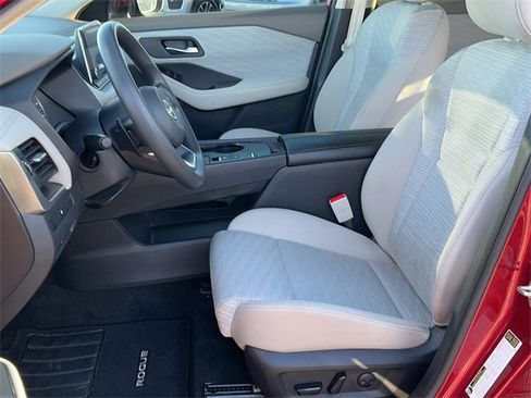 Used 2023 Nissan Rogue SV image 13