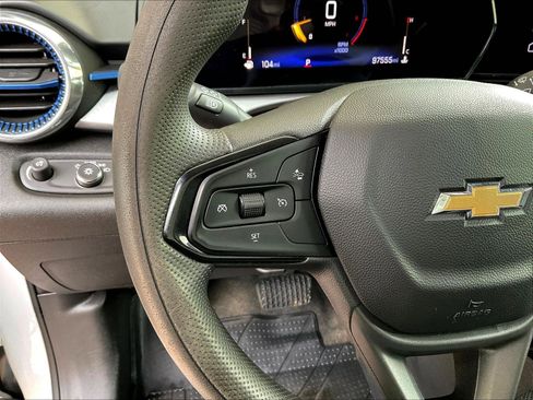 Used 2024 Chevrolet Trax LT FWD image 11