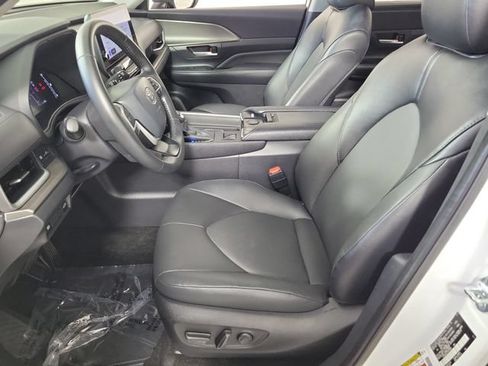 Used 2025 Toyota Grand Highlander FWD image 19