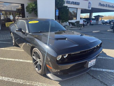 Used 2017 Dodge Challenger R/T Scat Pack w/ Leather Interior Group image 26