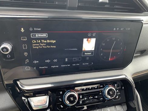 Used 2025 GMC Sierra 2500 AT4 image 13