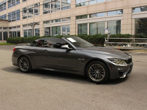 Used 2018 BMW M4 Convertible RWD image 2