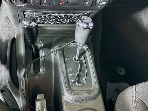 Used 2018 Jeep Wrangler Unlimited Sport S AWD/4WD image 23