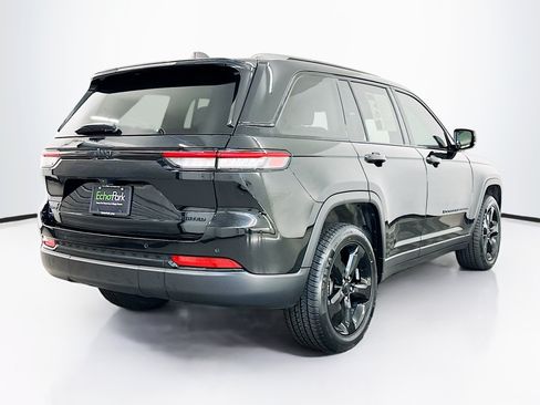 Used 2024 Jeep Grand Cherokee Limited w/ Black Appearance Package AWD/4WD image 9