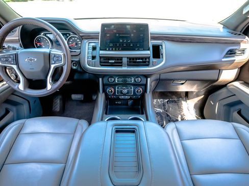 Used 2021 Chevrolet Tahoe Z71 w/ Z71 Off-Road Package AWD/4WD image 14