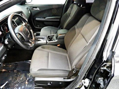 Used 2020 Dodge Charger SXT RWD image 8