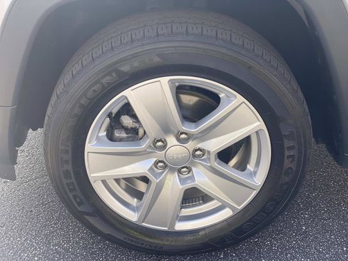 Certified 2022 Jeep Compass Latitude image 12