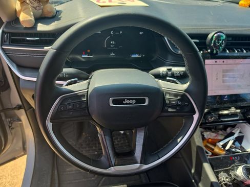 Used 2024 Jeep Grand Cherokee Limited RWD image 18