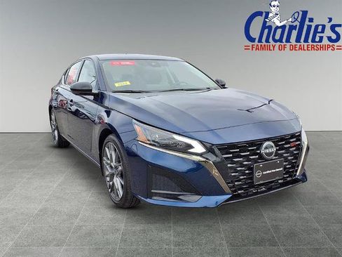 Certified 2024 Nissan Altima 2.0 SR FWD image 3