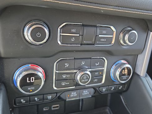 Used 2021 GMC Yukon SLT w/ Rear Media and Nav Package AWD/4WD image 22