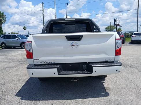 Used 2022 Nissan Titan SV w/ SV Convenience Package image 4